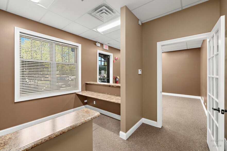 More Photos Of 1232-1280 American Way, Libertyville Medical For Lease