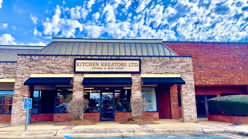 More Photos Of 1625 E County Line Rd, Jackson Freestanding For Lease