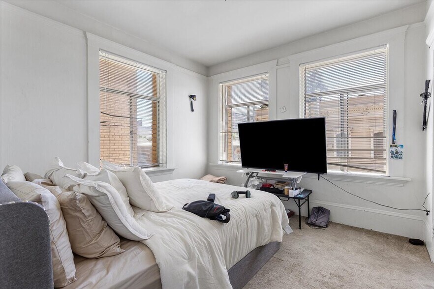 More Photos Of 498 25th St, Oakland Apartments For Sale