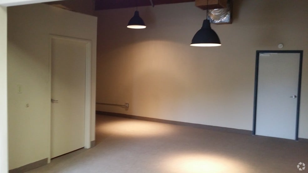 More Photos Of 41910 Boardwalk, Palm Desert Warehouse For Lease