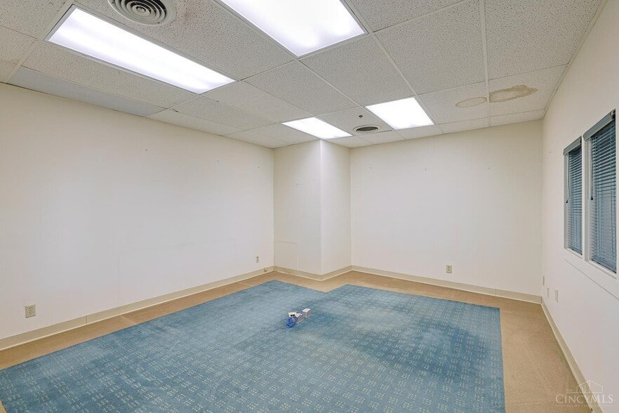 More Photos Of 2108 Central Pky, Cincinnati Loft Creative Space For Sale