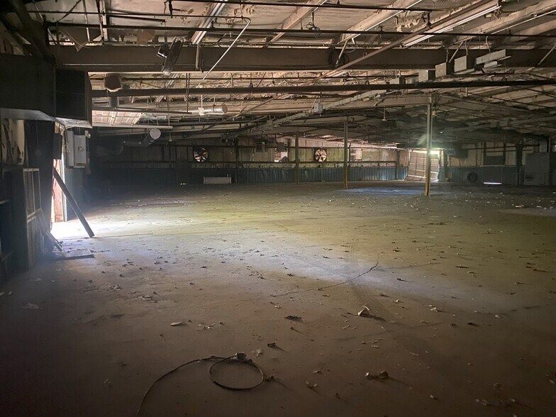 More Photos Of 422 Bay St, Heidelberg Manufacturing For Lease