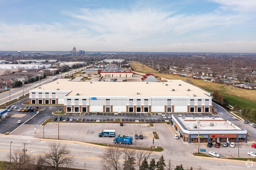 More Photos Of 500 E Devon Ave, Elk Grove Village Warehouse For Lease