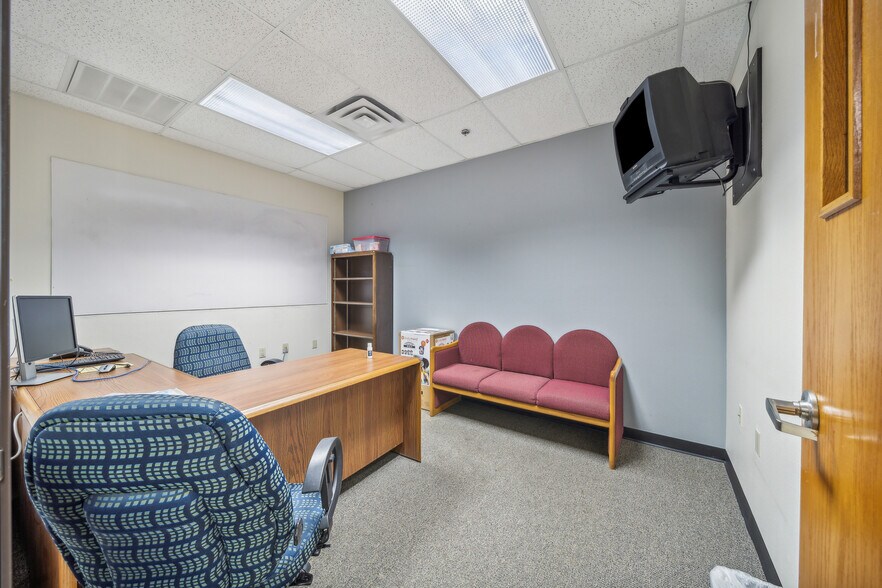 More Photos Of 2020 Holly Rd, Claremore Office For Sale