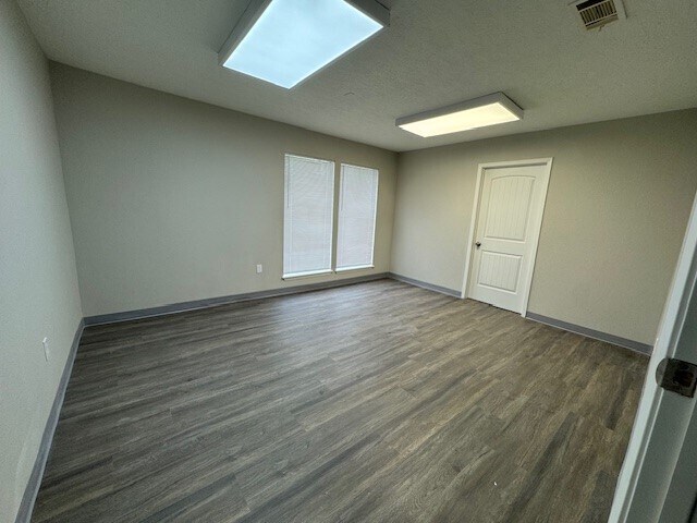 More Photos Of 1008 Morton St, Richmond Showroom For Lease