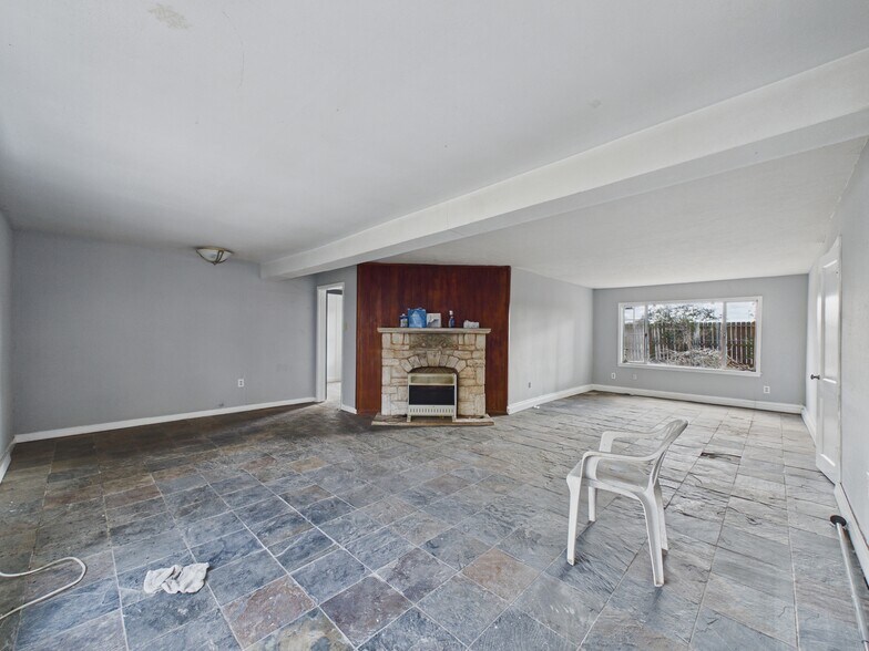 More Photos Of 1334 W 21st St, Houston Flex For Lease