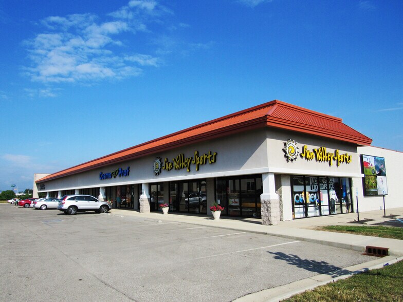 More Photos Of 8310-8410 Castleton Corner Dr, Indianapolis Storefront For Lease