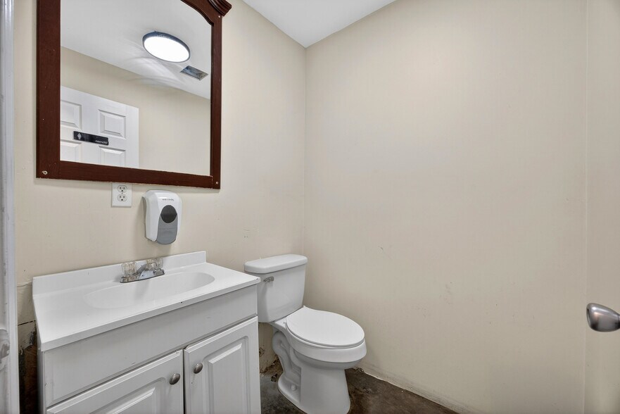 More Photos Of 4350 Augusta Rd, Lexington Restaurant For Sale