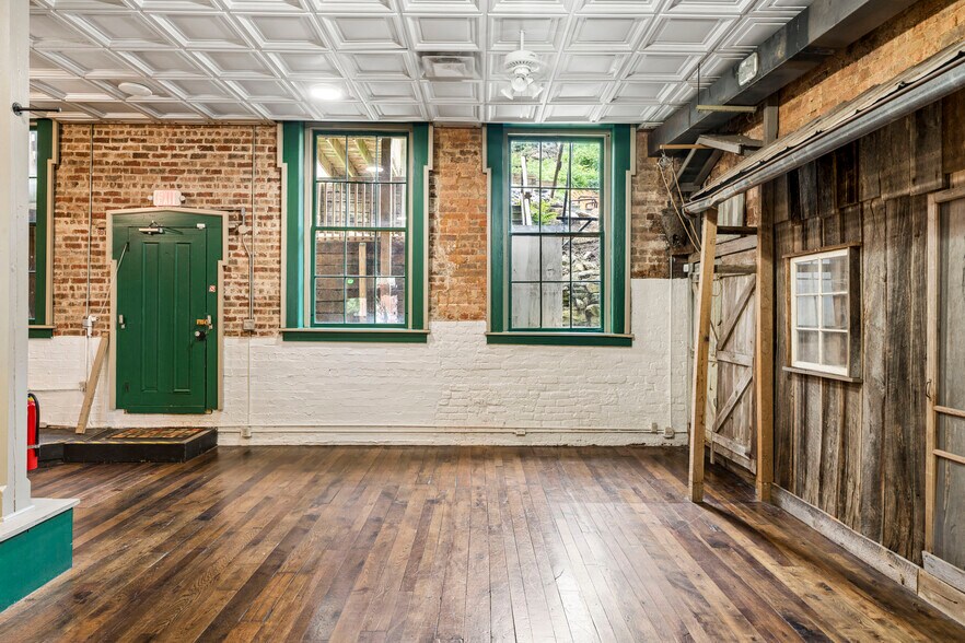 More Photos Of 107 E Main St, Jonesborough Storefront For Sale