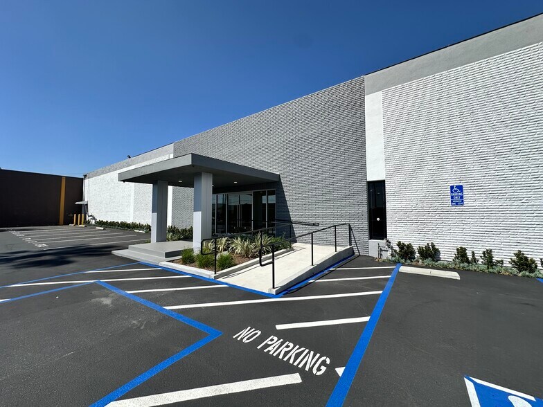 More Photos Of 15711-15777 S Broadway, Gardena Warehouse For Sale