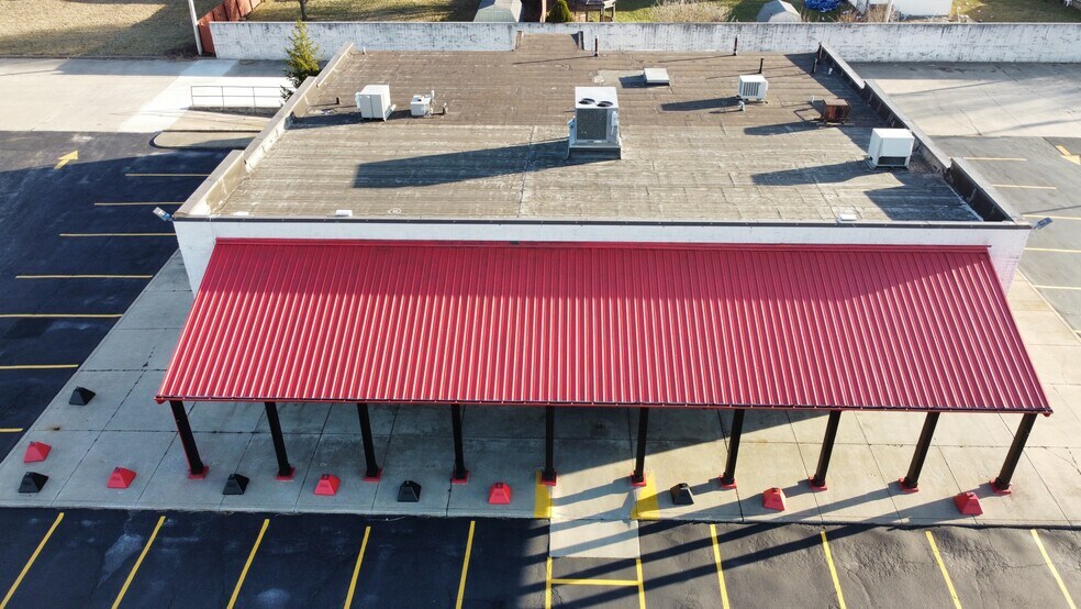 More Photos Of 13425 Snow Rd, Brook Park Freestanding For Lease