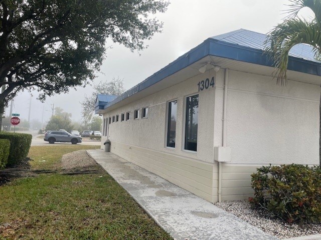 More Photos Of 1304 SE 8th Ter, Cape Coral Medical For Lease