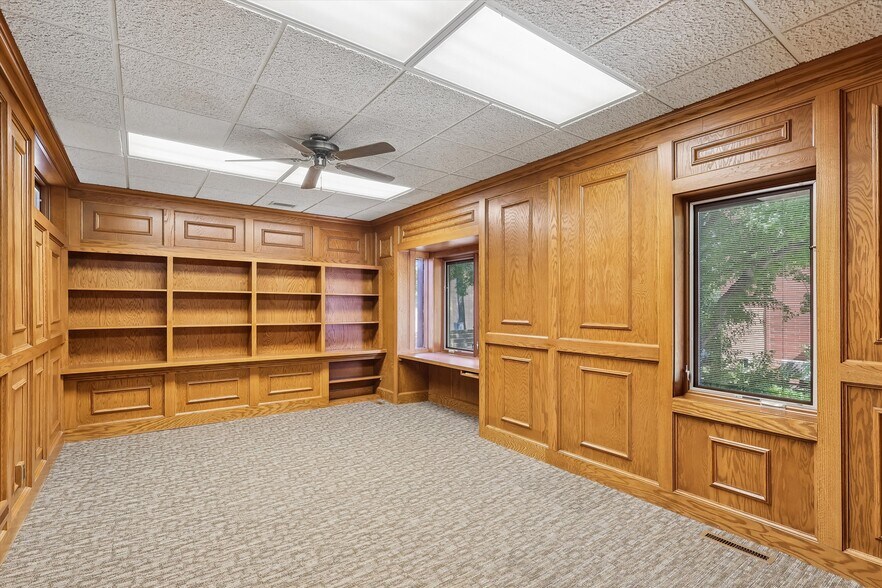 More Photos Of 535 Main St, Ames Office For Lease