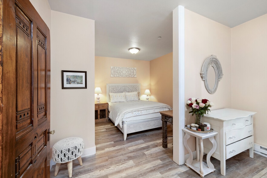 More Photos Of 111 W Bell St, Sequim Hotel For Sale