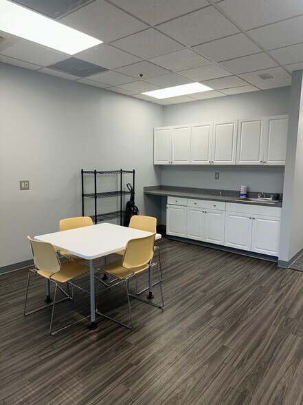 More Photos Of 10500 University Center Dr, Tampa Light Distribution For Lease