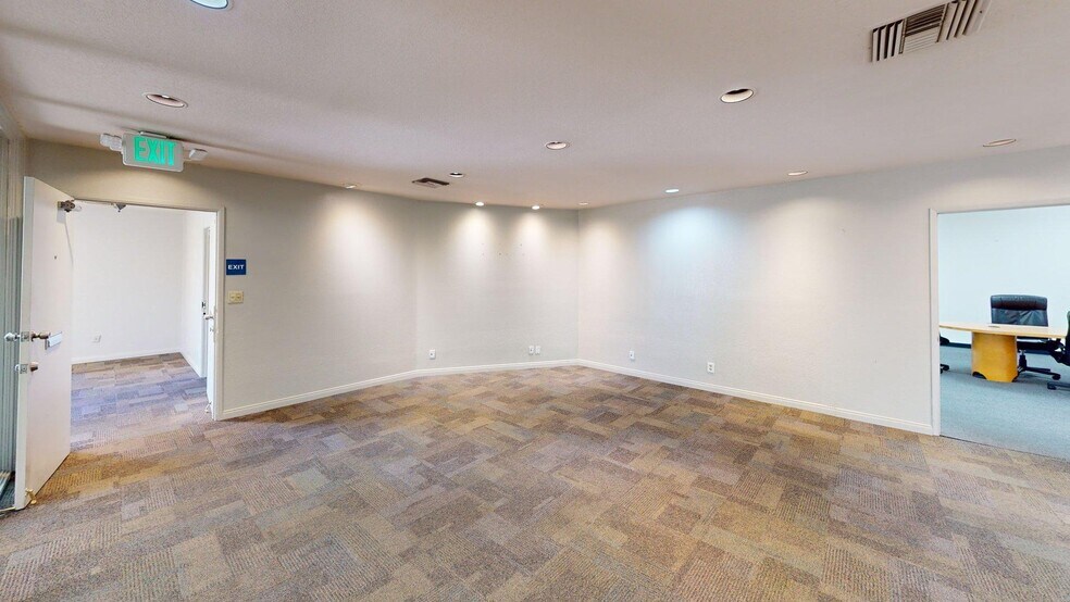 More Photos Of 13722 S Harvard Pl, Gardena Industrial For Lease