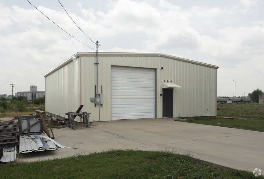 More Photos Of 408 E 2nd St, Taylor Warehouse For Lease