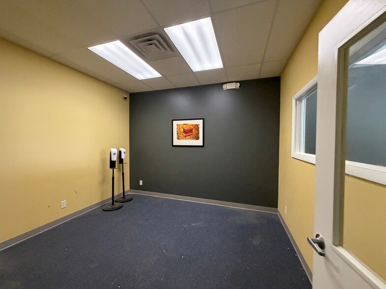 More Photos Of 5867-5873 Mayfield Rd, Mayfield Heights Storefront Retail Office For Lease