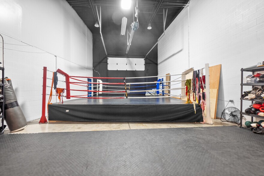 More Photos Of 403-409 Rue Saint-Roch, Montréal Warehouse For Lease