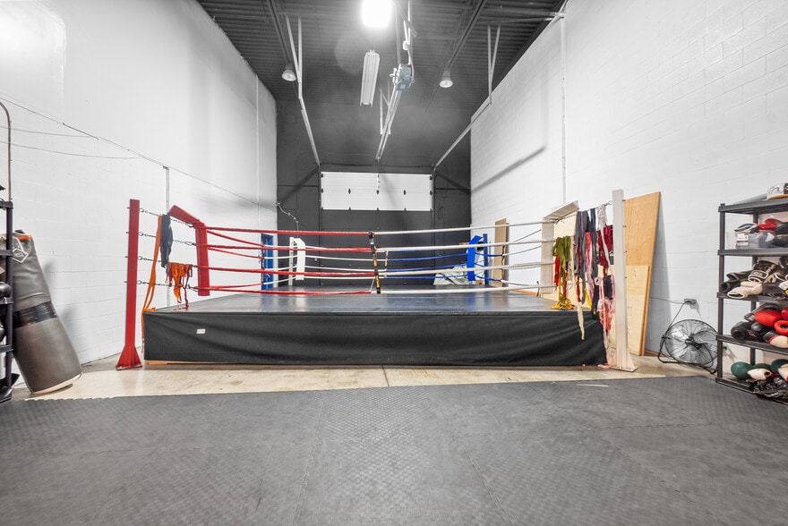 More Photos Of 403-409 Rue Saint-Roch, Montréal Warehouse For Sale