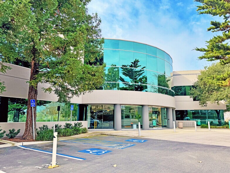 More Photos Of 6307 Carpinteria Ave, Carpinteria Loft Creative Space For Lease