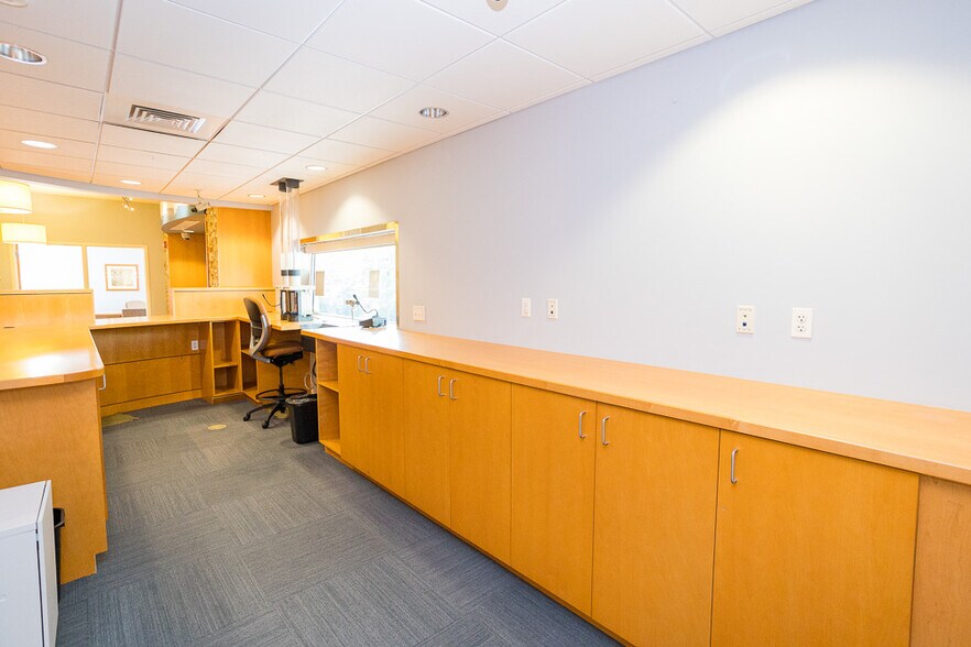 More Photos Of 178 Center St, Clinton Township Medical For Lease