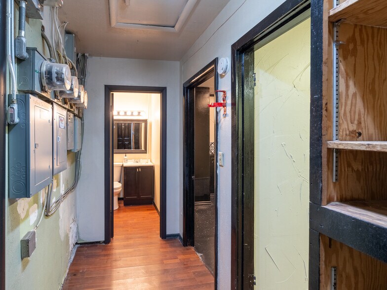 More Photos Of 811 E 1st St, Newberg Storefront Retail Residential For Lease