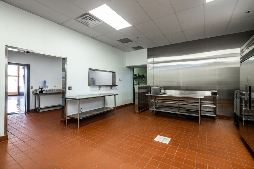 More Photos Of 315 E Andy Devine Ave, Kingman Hotel For Sale