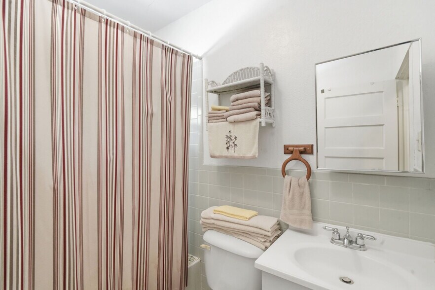 More Photos Of 718 E New York Ave, Deland Specialty For Sale
