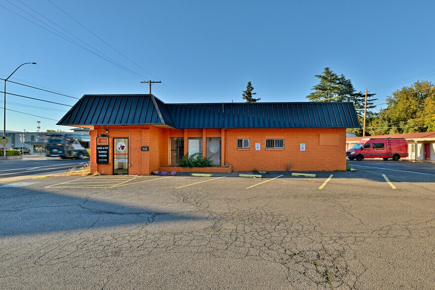 Primary Photo Of 603 S Riverside Ave, Medford General Retail For Sale