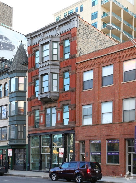 More Photos Of 357 W Chicago Ave, Chicago Office Residential For Lease