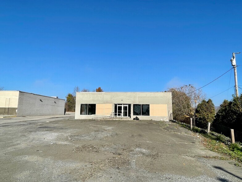 More Photos Of 14 Route 17k, Newburgh Freestanding For Sale