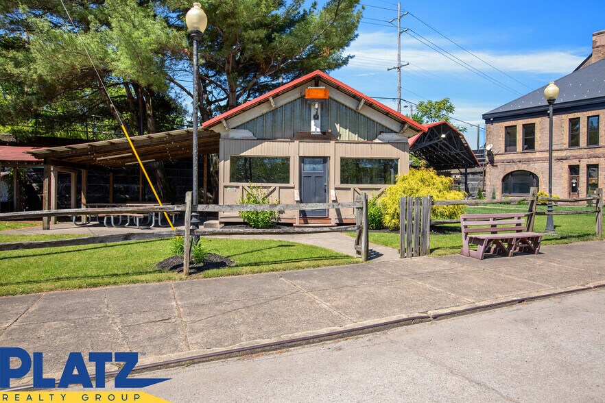 More Photos Of 530 Mahoning Ave, Youngstown Restaurant For Sale