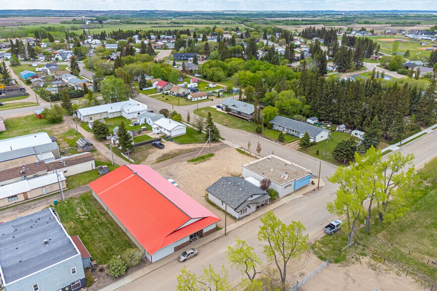 More Photos Of 23 Railway Av, Marwayne Storefront For Sale