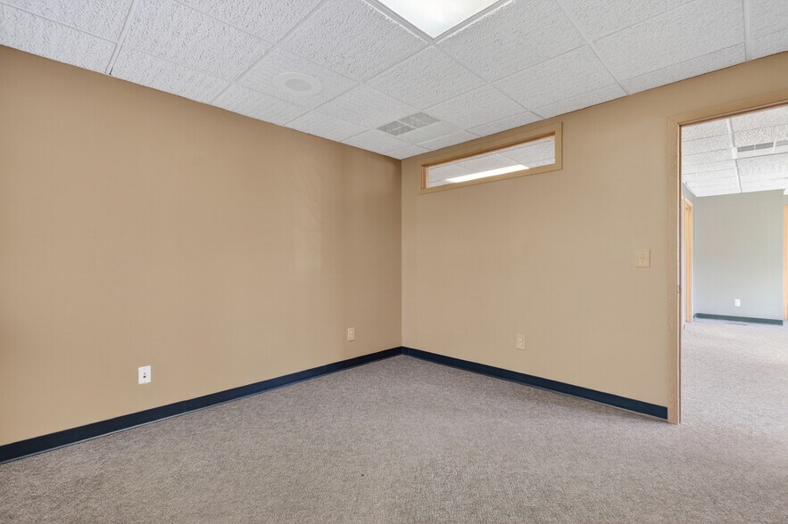 More Photos Of 6300 Sashabaw Rd, Village of Clarkston Storefront For Lease