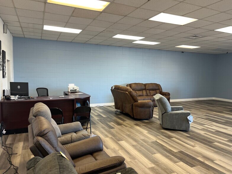 More Photos Of 1430 W Kearney St, Springfield Freestanding For Sale