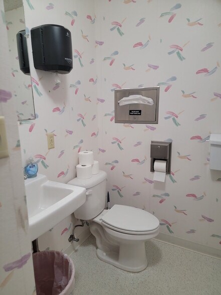 More Photos Of 707 S Main St, Lebanon Office For Sale