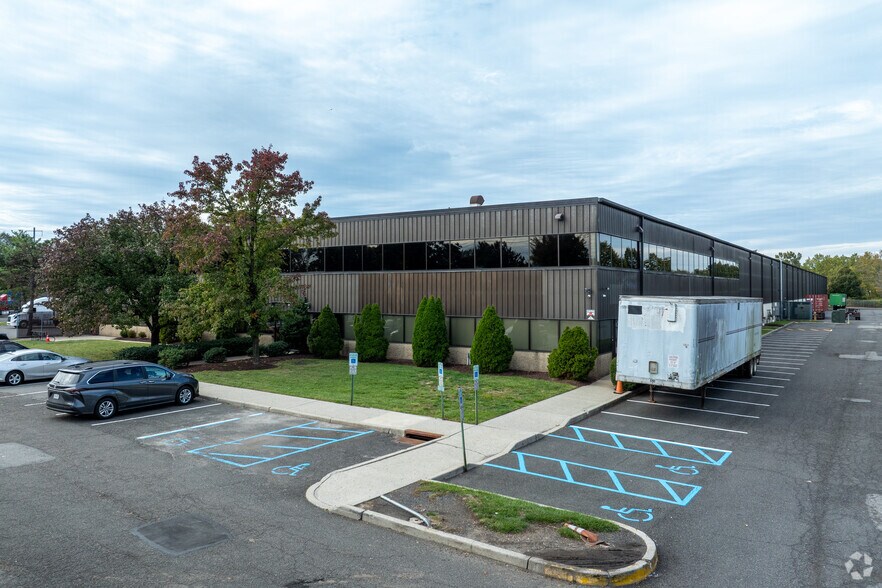 More Photos Of 35 Henry St, Secaucus Manufacturing For Lease
