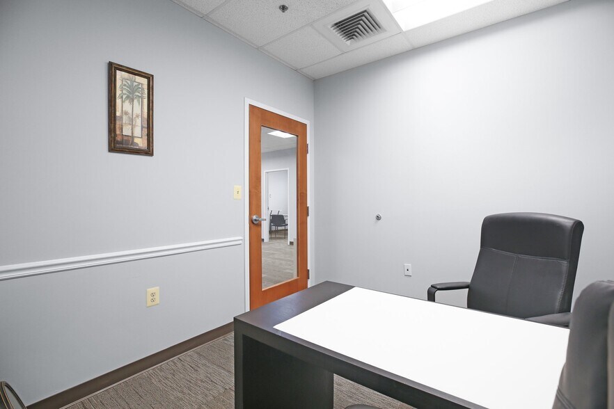 More Photos Of 2050 Gordon W Shelton Blvd, Fredericksburg Office For Lease