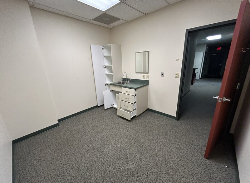 More Photos Of 24 Hidden Ravines Dr, Powell Medical For Sale