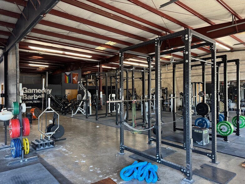 More Photos Of 1106 Smith Rd, Austin Warehouse For Lease