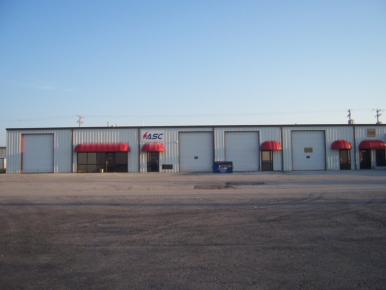Primary Photo Of 1641-1653 W Lloyd St, Ozark Warehouse For Lease