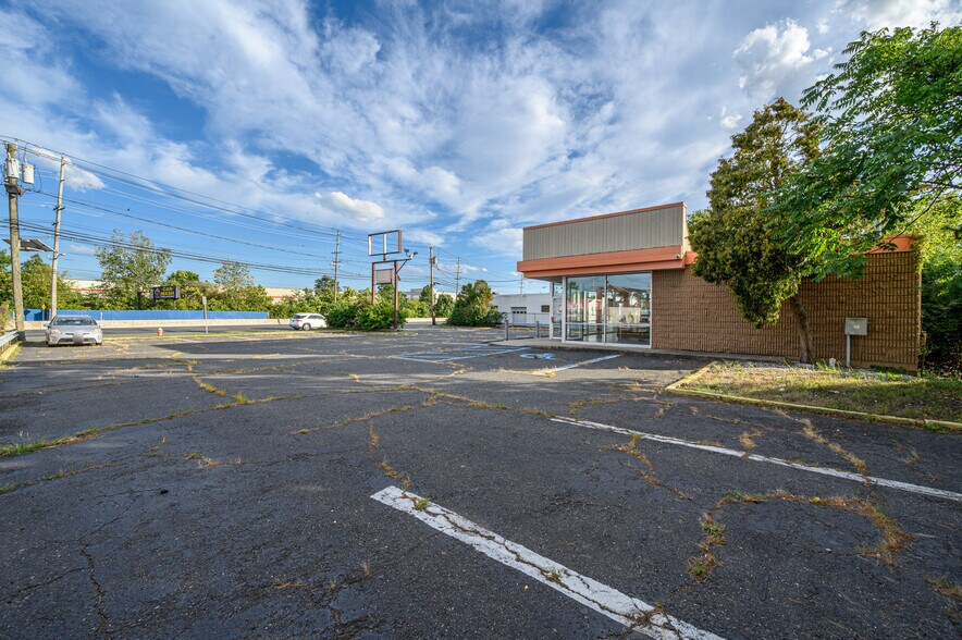 More Photos Of 343 State Route 17, Hasbrouck Heights Fast Food For Lease