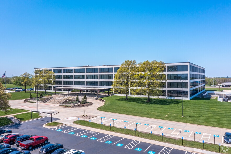 More Photos Of 11500 NW Ambassador Dr, Kansas City Office For Lease