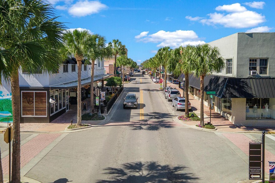 Primary Photo Of 103 S 2nd St, Leesburg Storefront For Lease