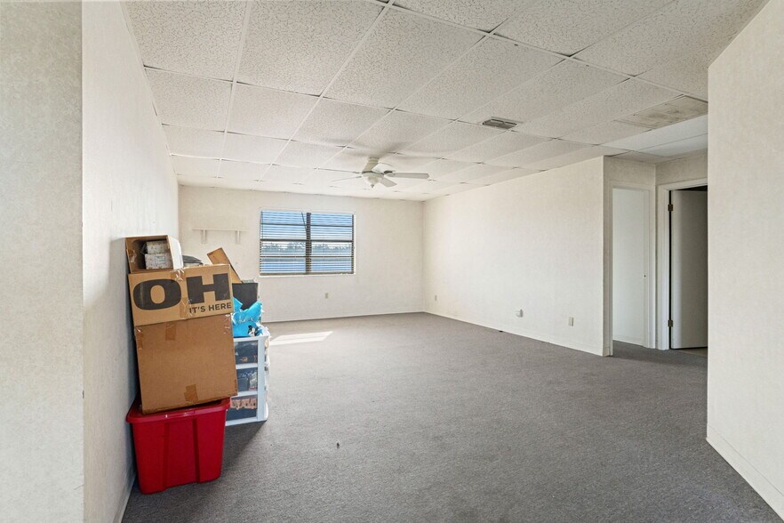 More Photos Of 1108 Commercial Way, Spring Hill Freestanding For Sale