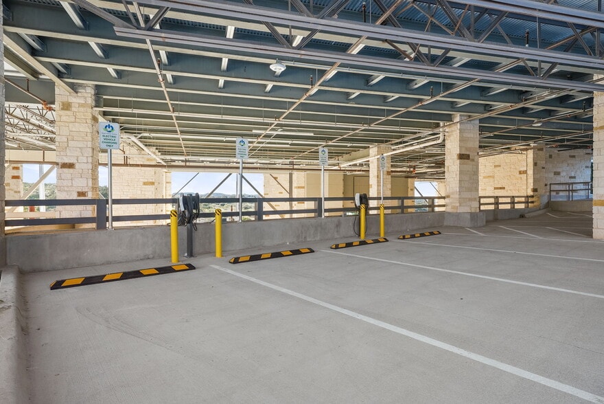 More Photos Of 3011 Flintrock Rd, Lakeway Medical For Sale