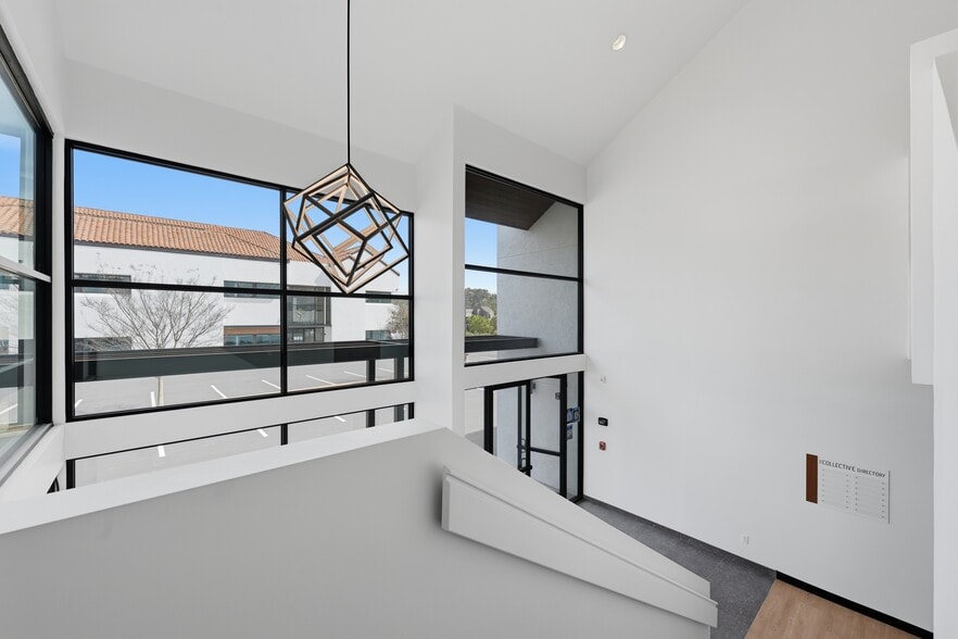 More Photos Of 5677 Oberlin Dr, San Diego Office For Sale