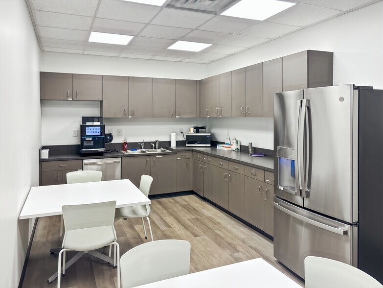 More Photos Of 3100 Cottage Hill Rd, Mobile Coworking Space