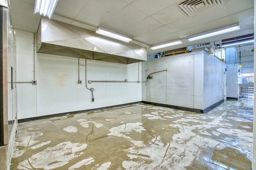 More Photos Of 1501 Lee Hill Dr, Boulder Showroom For Lease